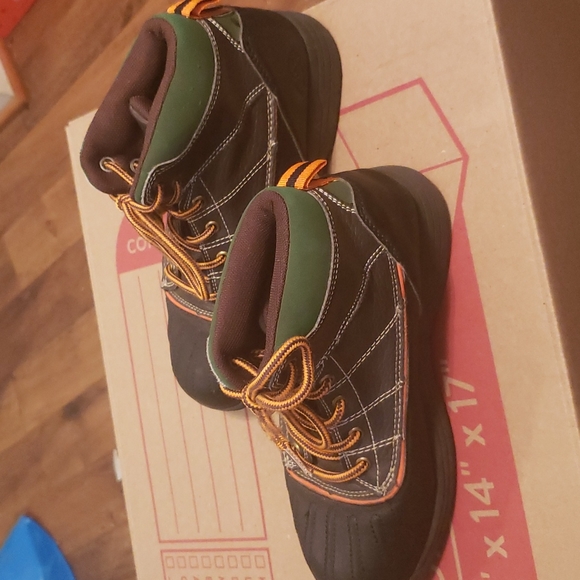 Mountain Gear Boots for Kids - Picture 4 of 4